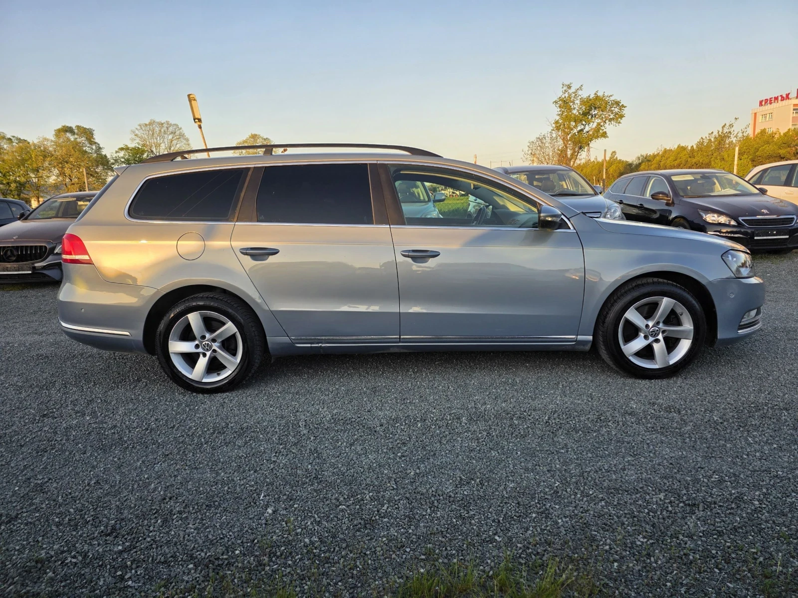 VW Passat 2.0  140к Автомат Навигация , снимка 4 - Автомобили и джипове - 54323050