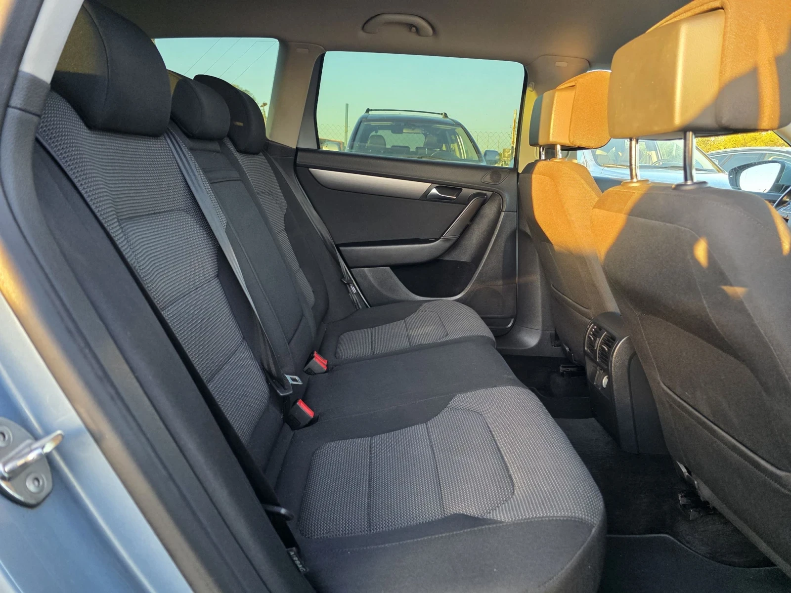 VW Passat 2.0  140к Автомат Навигация , снимка 13 - Автомобили и джипове - 54323050