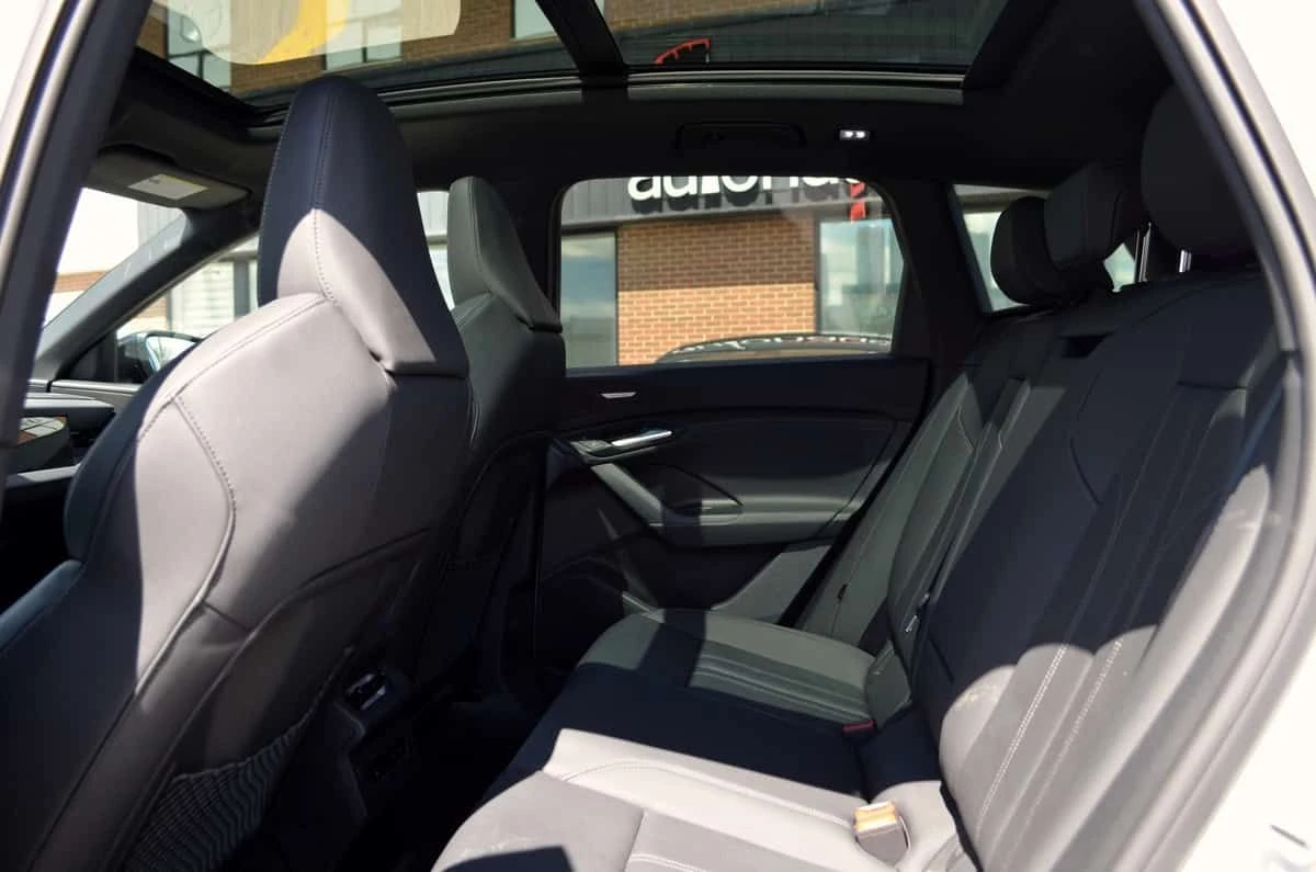 Audi E-Tron * Progressiv * CARFAX * ОПЦИЯ ЗА ФИНАНСИРАНЕ , снимка 16 - Автомобили и джипове - 55689762
