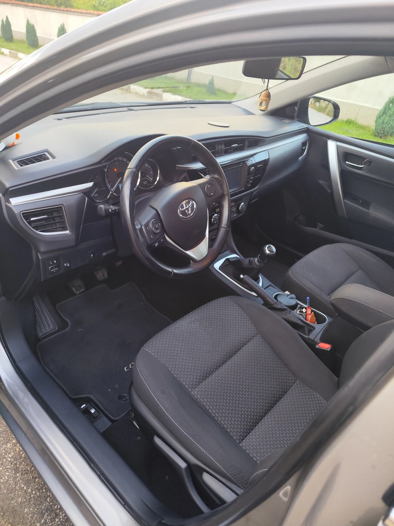 Toyota Corolla 1.6, снимка 9 - Автомобили и джипове - 56078161