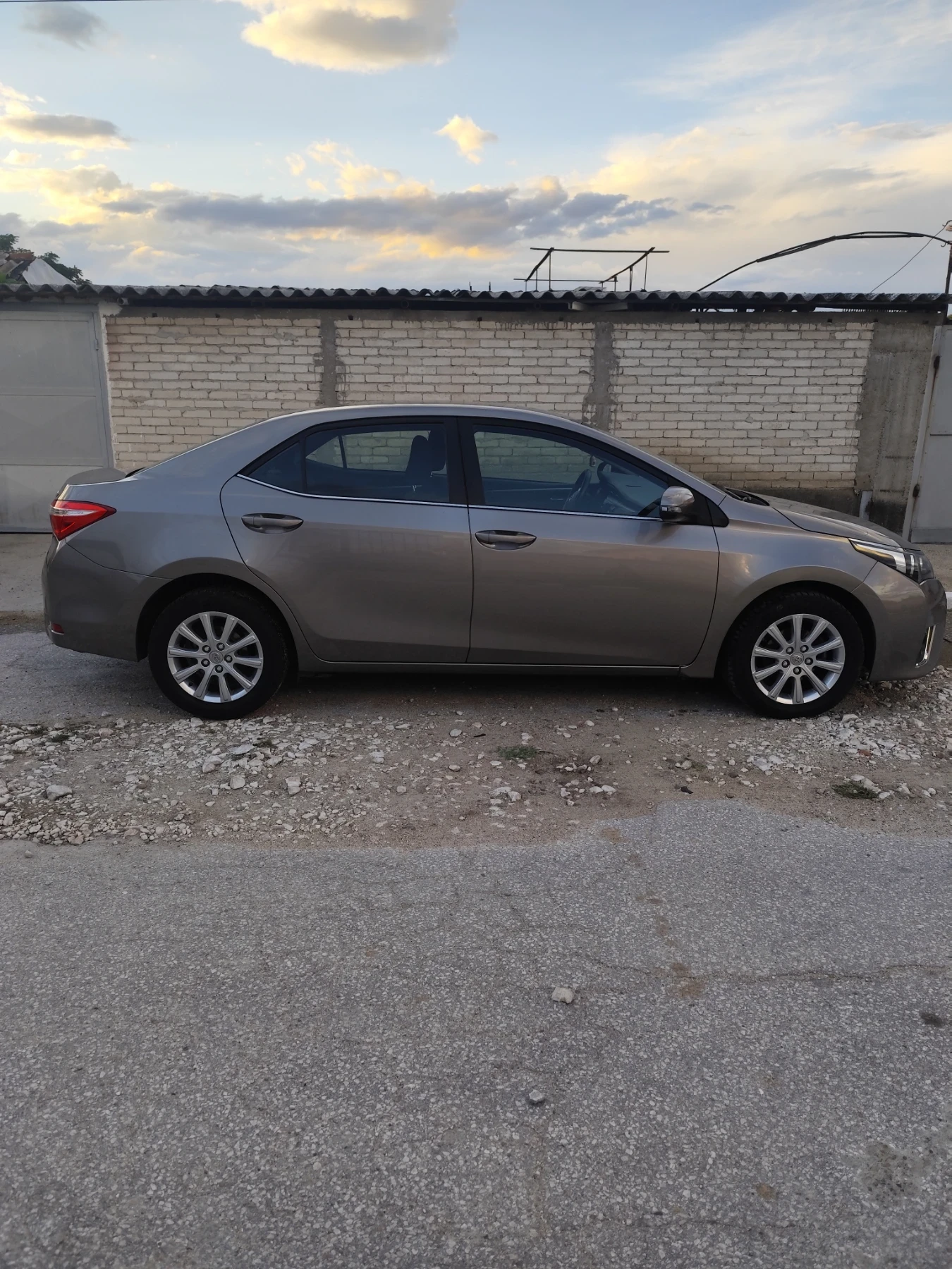 Toyota Corolla 1.6, снимка 4 - Автомобили и джипове - 56078161