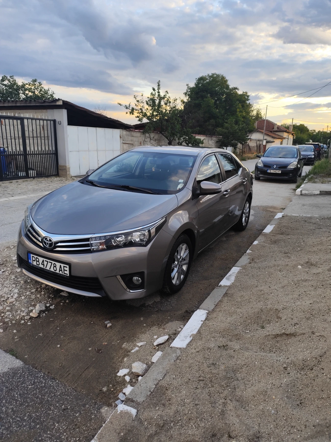Toyota Corolla 1.6, снимка 2 - Автомобили и джипове - 56078161