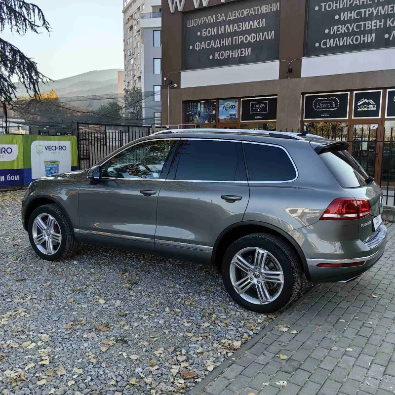 VW Touareg 3.0TDI V6, снимка 4 - Автомобили и джипове - 47947025