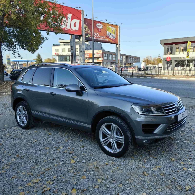 VW Touareg 3.0TDI V6, снимка 3 - Автомобили и джипове - 47947025