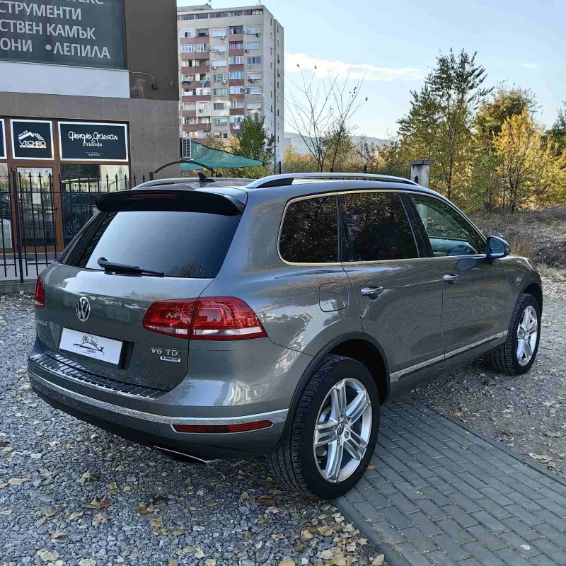 VW Touareg 3.0TDI V6, снимка 8 - Автомобили и джипове - 47947025