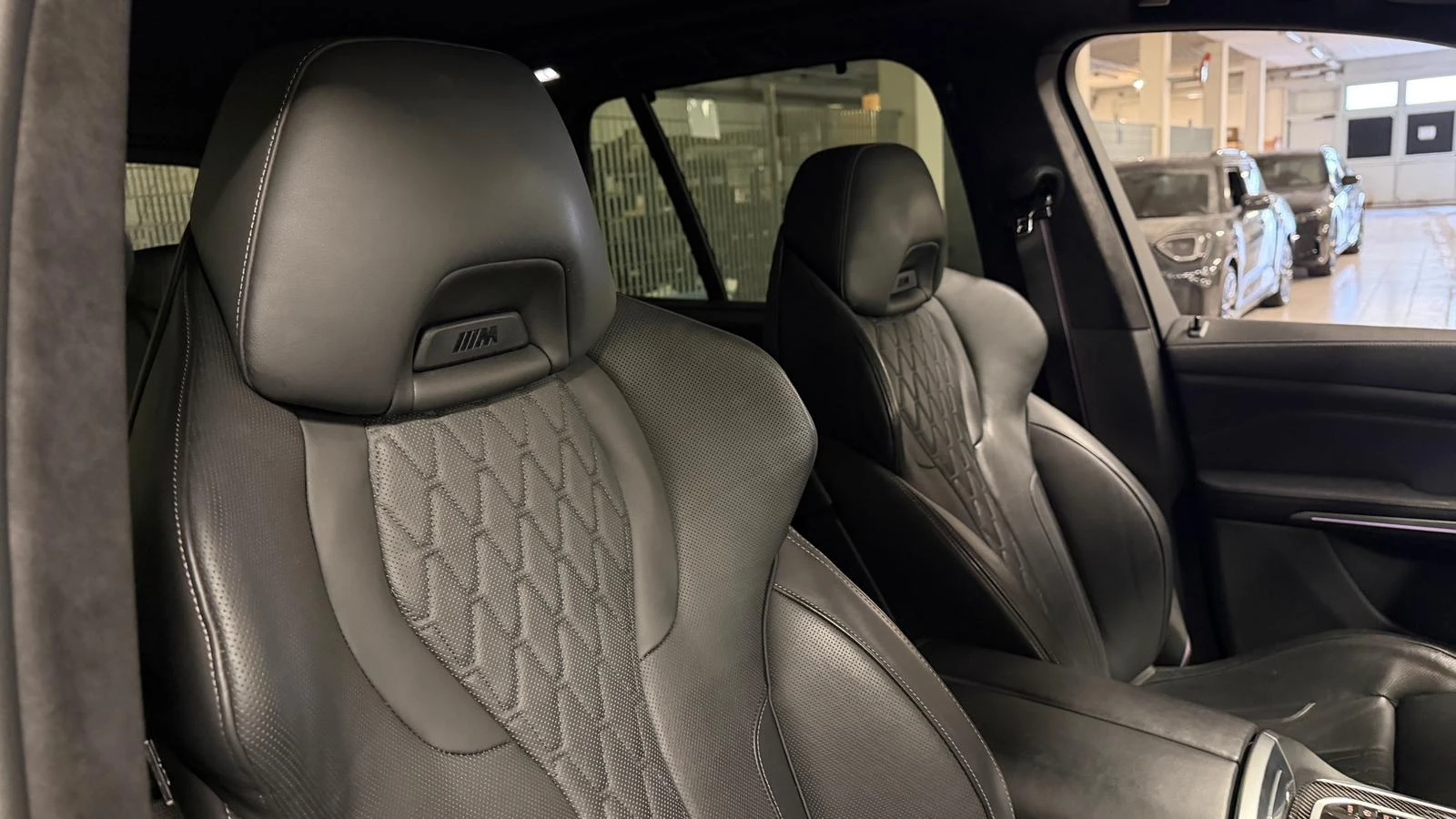 BMW X5 4.0i xDrive M-Pack - изображение 9