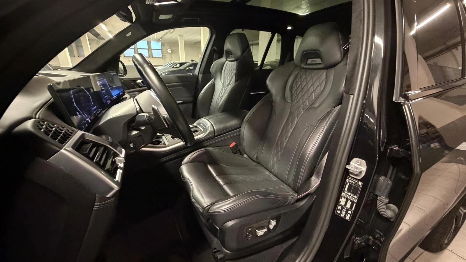 BMW X5 4.0i xDrive M-Pack - изображение 8