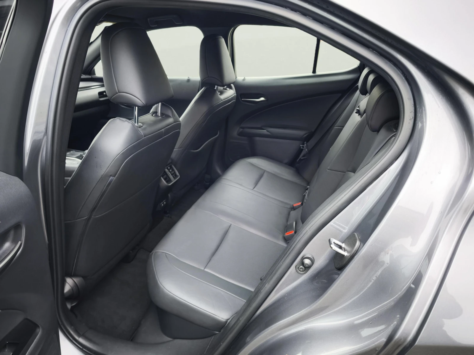 Lexus UX 250h 2.0, снимка 8 - Автомобили и джипове - 54108366