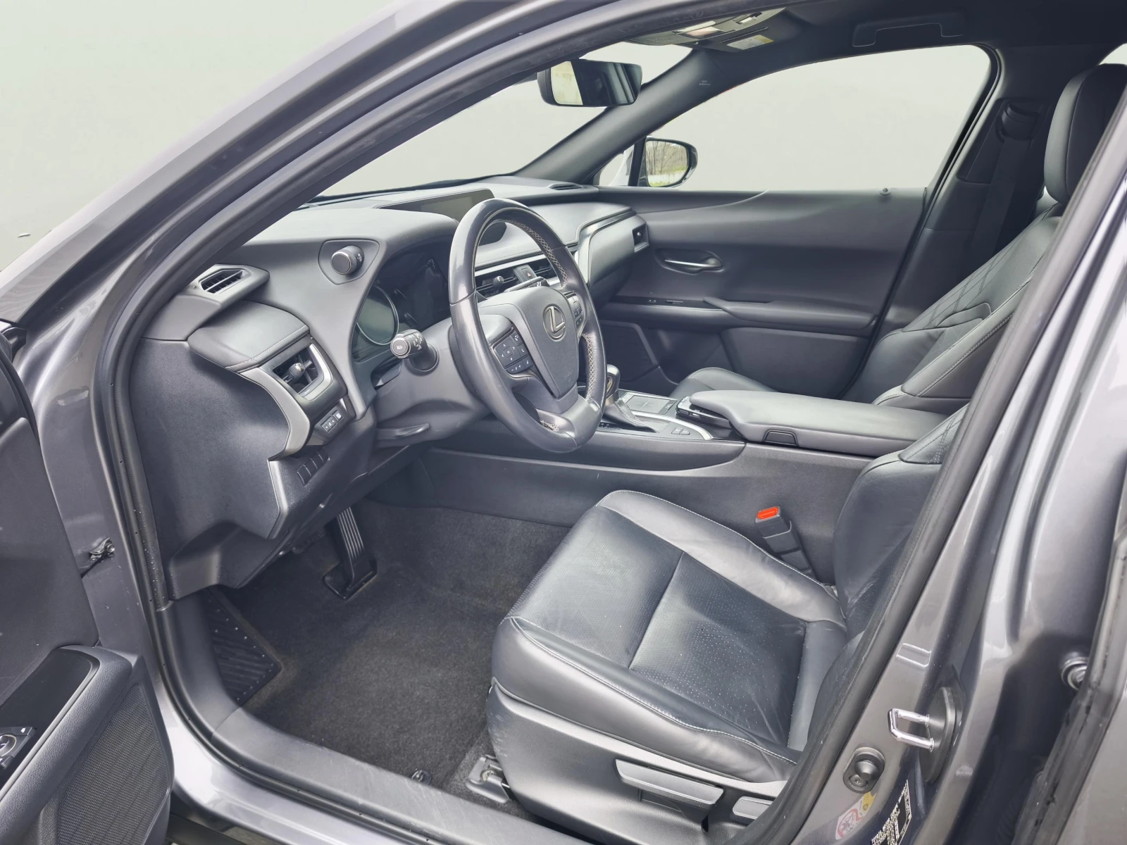 Lexus UX 250h 2.0, снимка 7 - Автомобили и джипове - 54108366