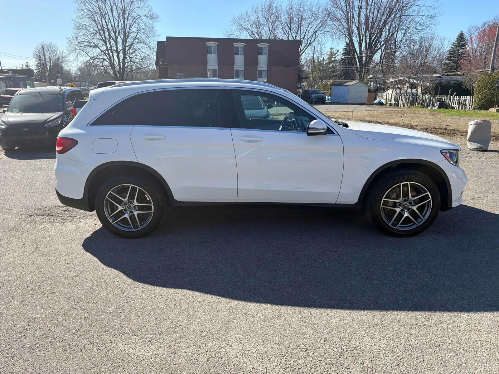 Mercedes-Benz GLC 300 * * CARFAX * * АВТО КРЕДИТ * * , снимка 3 - Автомобили и джипове - 54885705