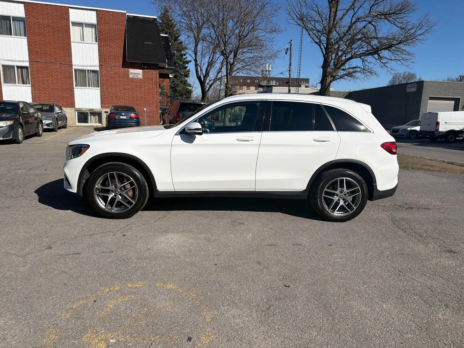 Mercedes-Benz GLC 300 * * CARFAX * * АВТО КРЕДИТ * * , снимка 4 - Автомобили и джипове - 54885705