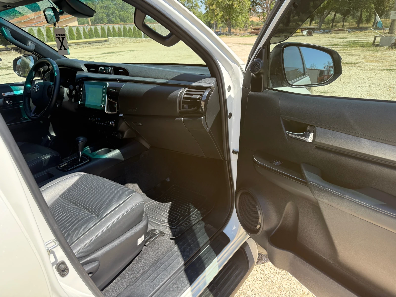 Toyota Hilux 2.8D Invincible, снимка 5 - Автомобили и джипове - 55690447