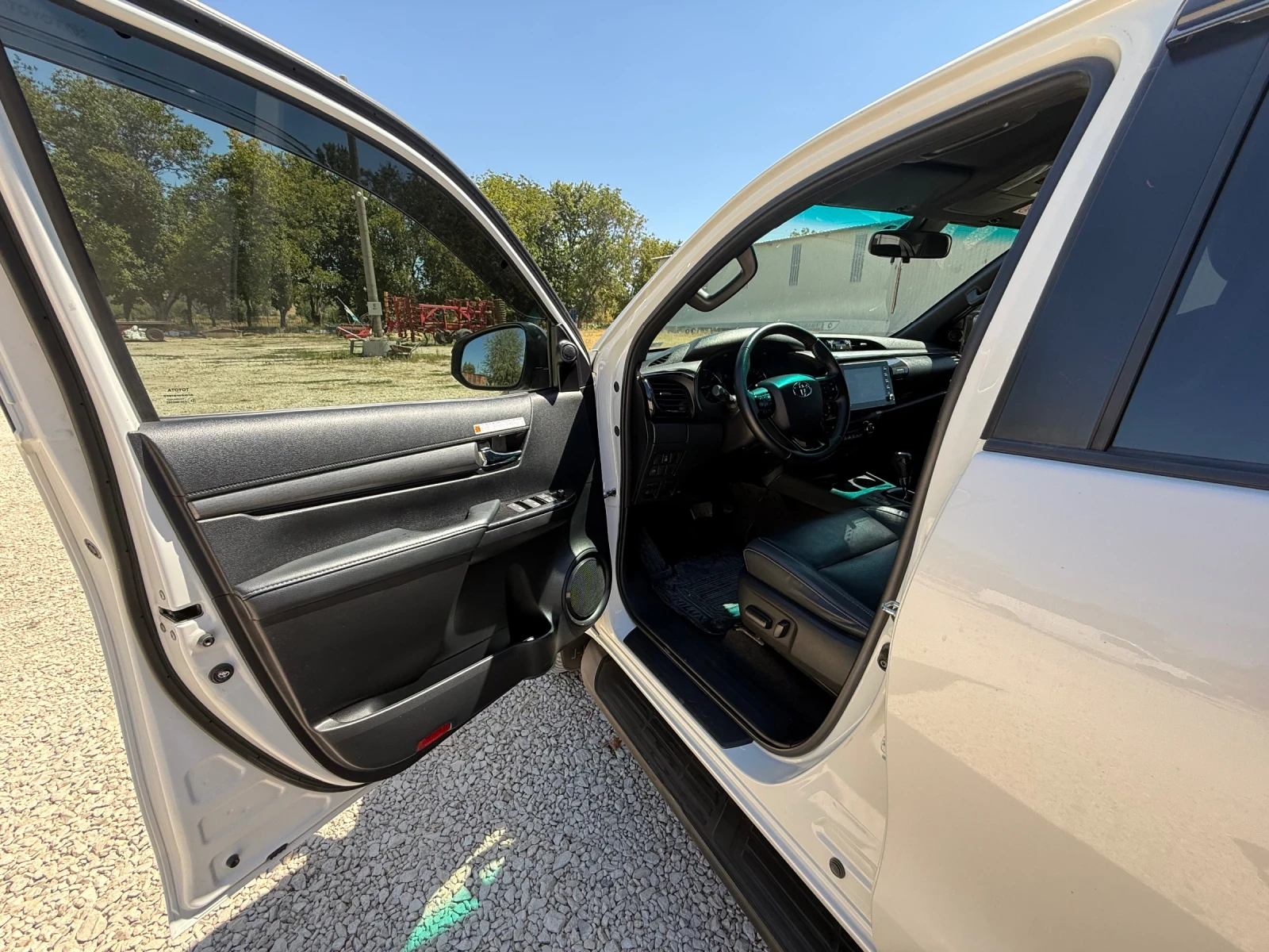 Toyota Hilux 2.8D Invincible, снимка 4 - Автомобили и джипове - 55690447