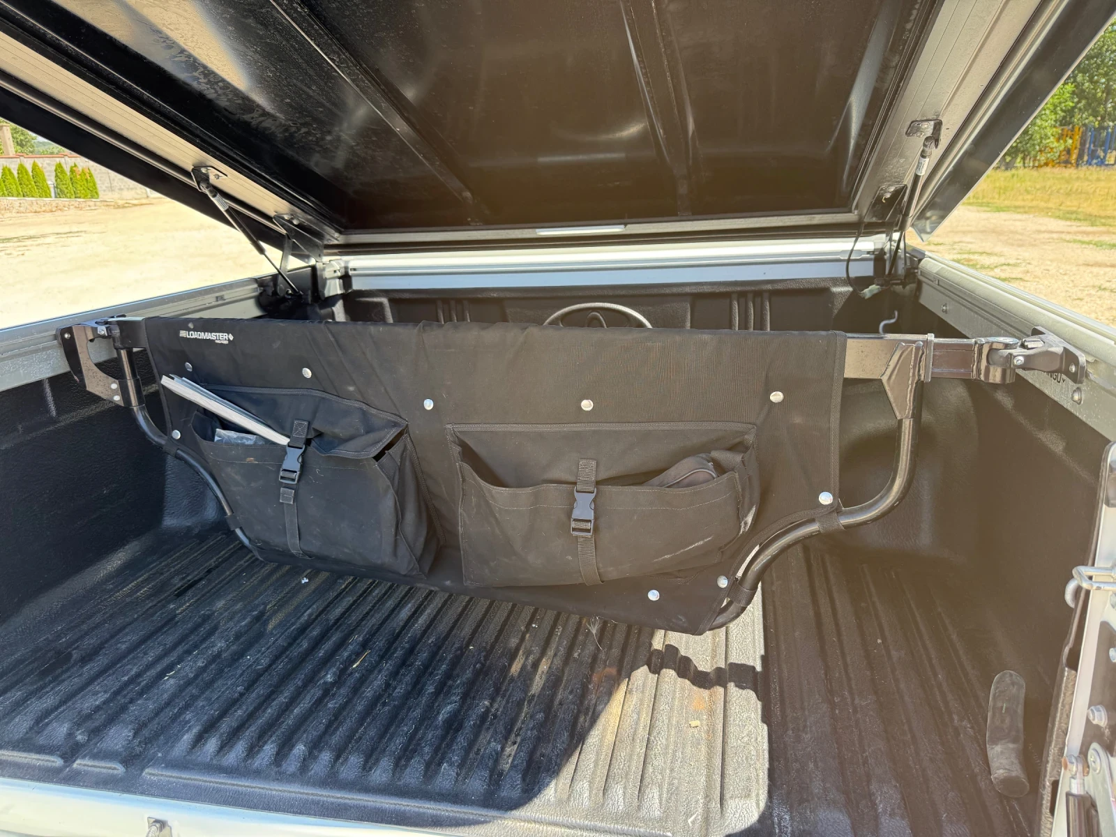Toyota Hilux 2.8D Invincible, снимка 17 - Автомобили и джипове - 55690447