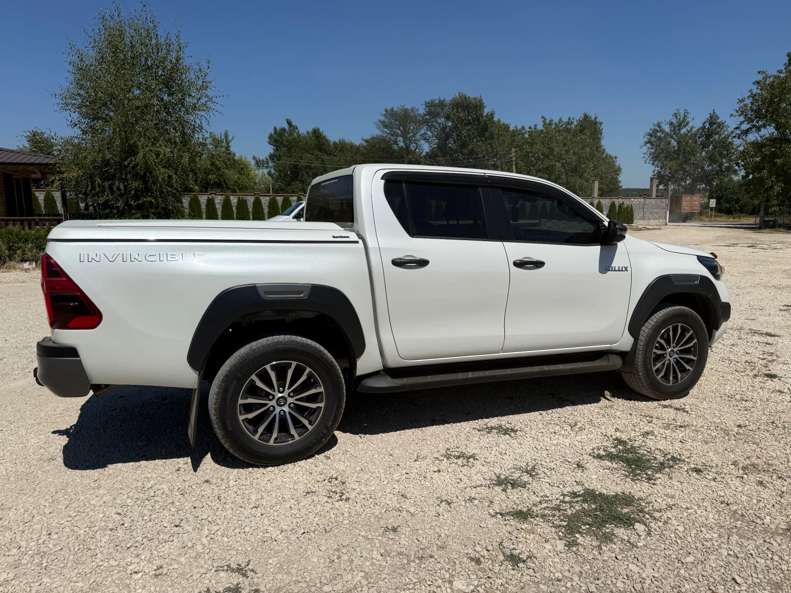 Toyota Hilux 2.8D Invincible, снимка 2 - Автомобили и джипове - 55690447