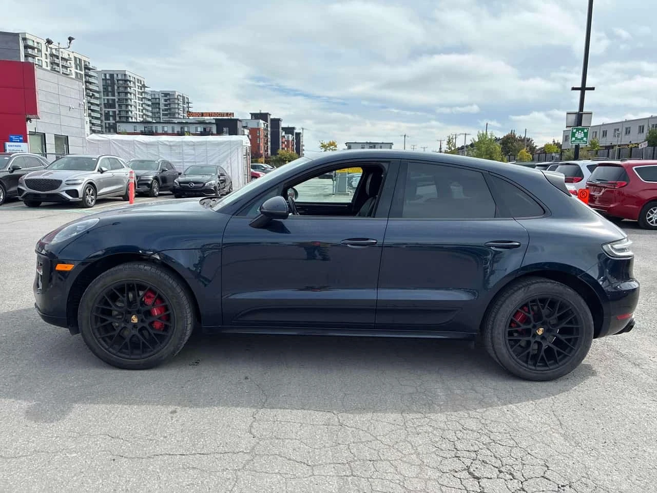 Porsche Macan * GTS * ПОДГРЕВ * ОБДУХВАНЕ * ВЪЗДУШНО ОКАЧВАНЕ * , снимка 2 - Автомобили и джипове - 56326816