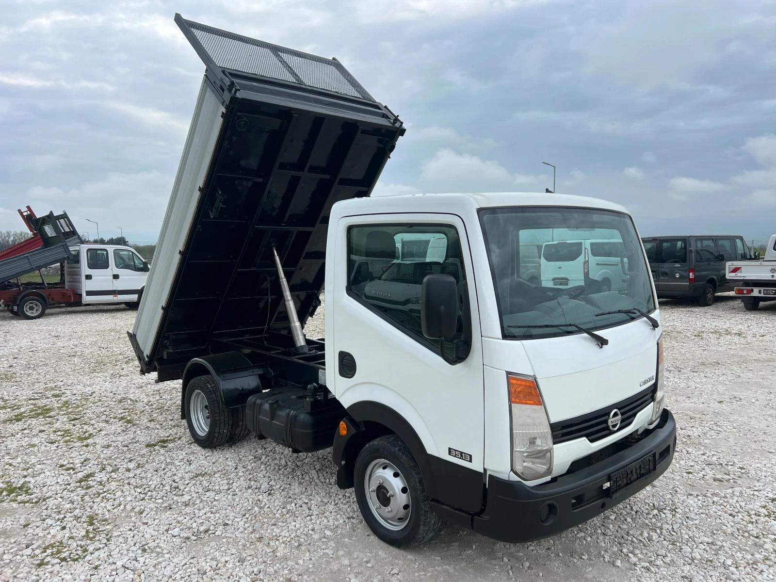 Nissan Capstar  - изображение 2