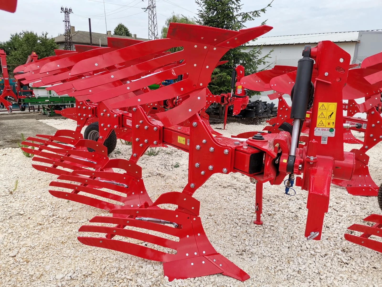  UNLU | Mobile.bg   12