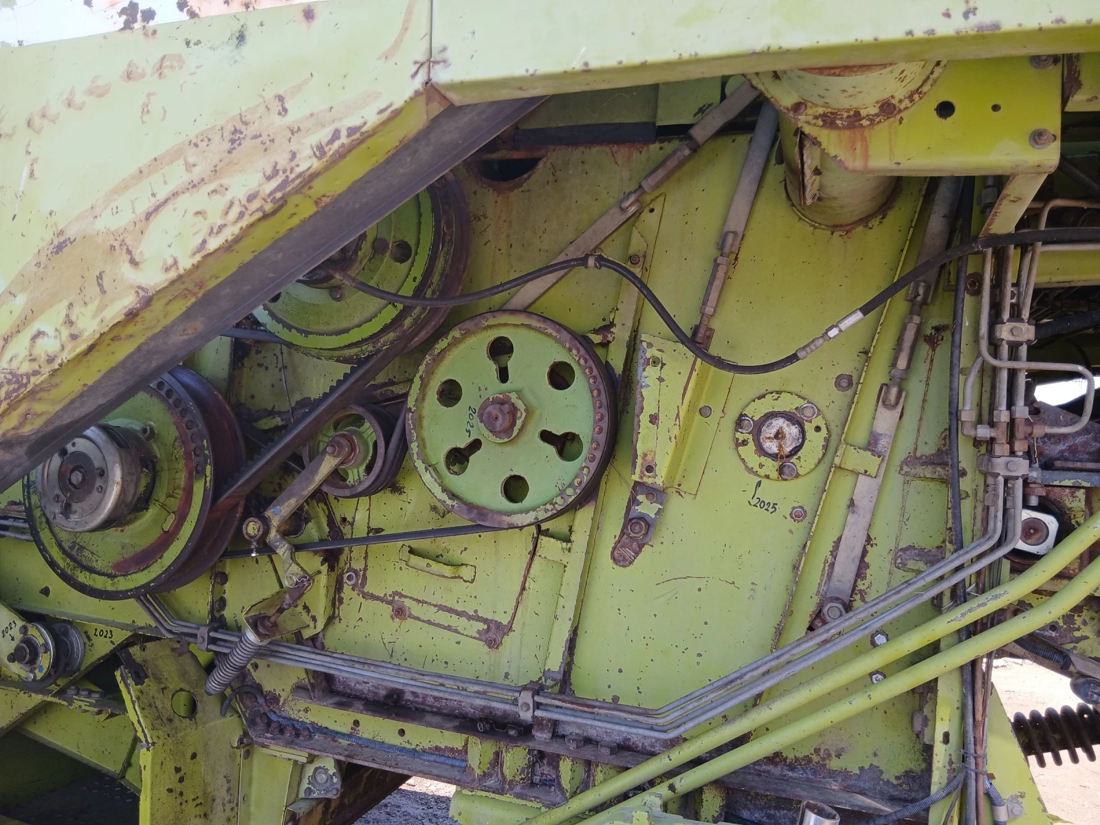 Комбайн Claas Мега 218, снимка 8 - Селскостопанска техника - 55357007