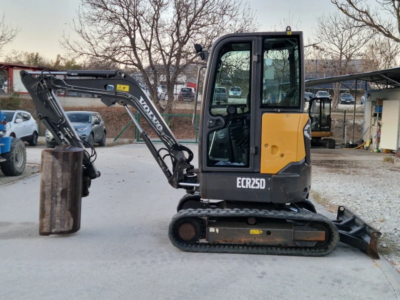 Багер Volvo ECR25D/2.5т./НулевРадиус/POWERTILT/Хидр.откл./, снимка 7 - Индустриална техника - 47909312