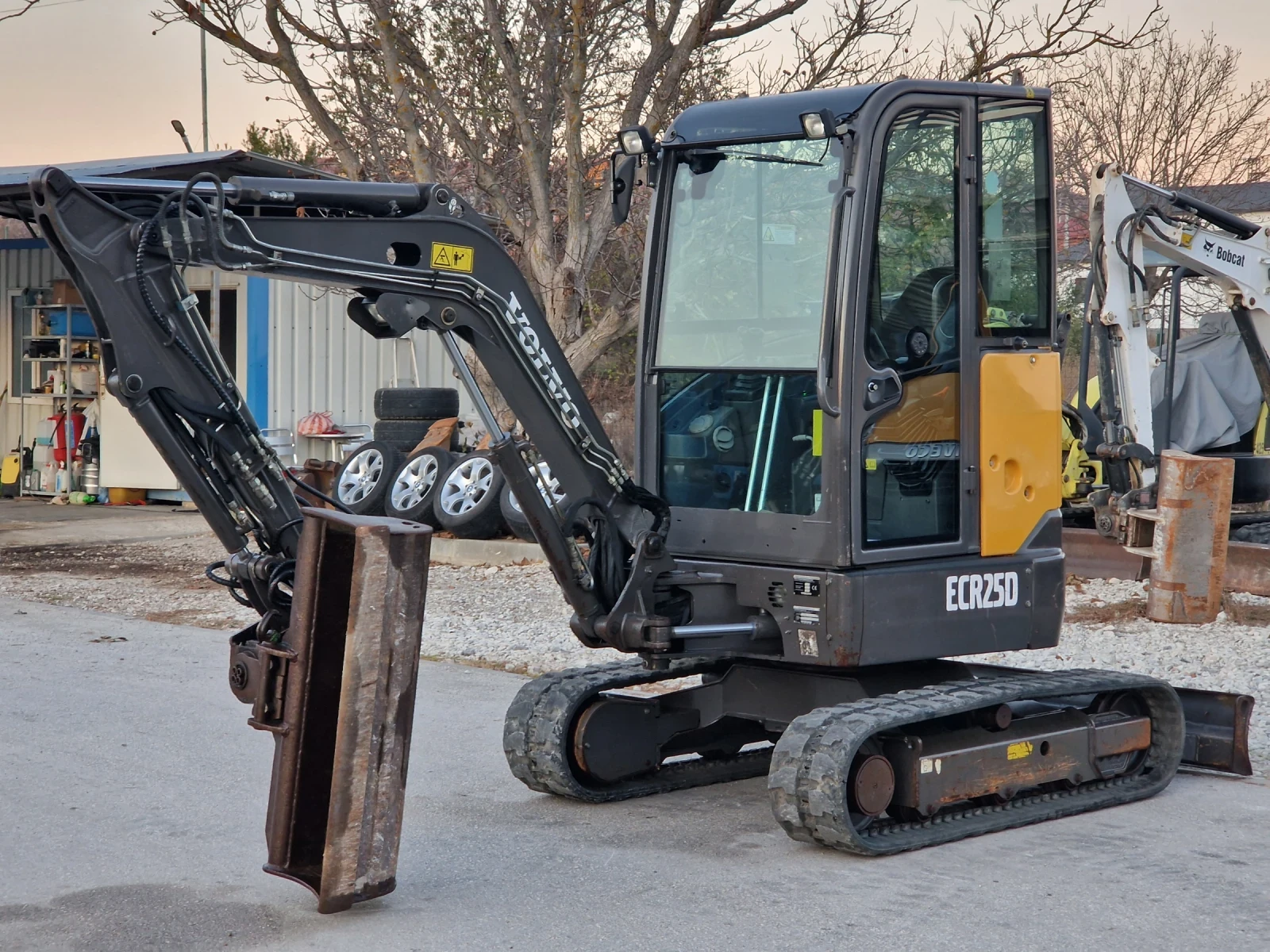Багер Volvo ECR25D/2.5т./НулевРадиус/POWERTILTс хидр.отключ. - изображение 7