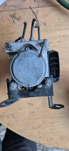 ABS помпа Тойота Ленд Крузер, снимка 1