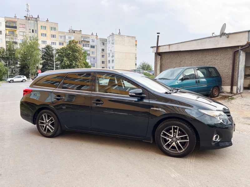 Toyota Auris 1.8 Hybrid, снимка 5 - Автомобили и джипове - 46920217