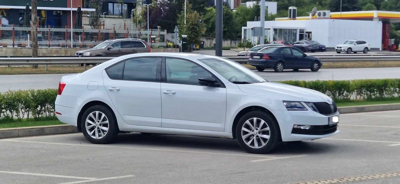 Skoda Octavia, снимка 1 - Автомобили и джипове - 47285577