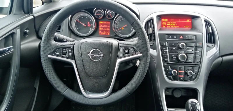 Opel Astra 1.6 cdti E6, снимка 11 - Автомобили и джипове - 47928489