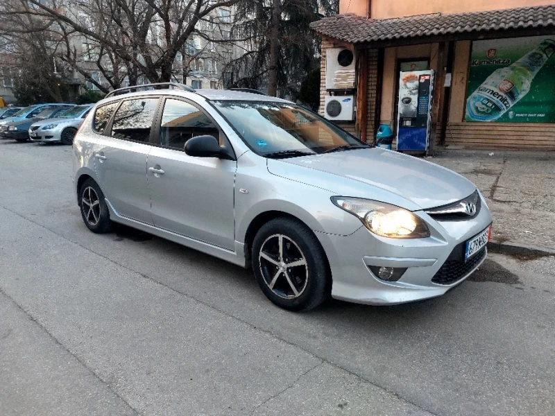 Hyundai I30 1.6 дизел , снимка 2 - Автомобили и джипове - 48399889