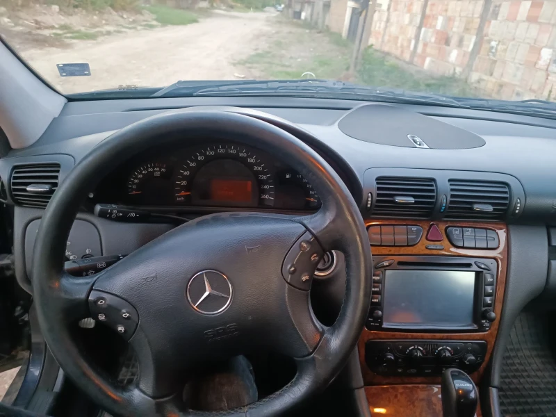 Mercedes-Benz C 200, снимка 9 - Автомобили и джипове - 49148489