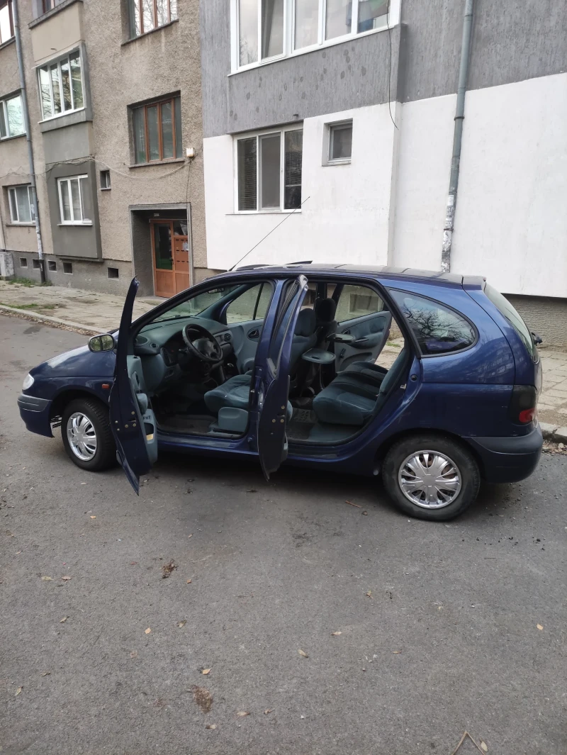 Renault Scenic, снимка 16 - Автомобили и джипове - 52645532