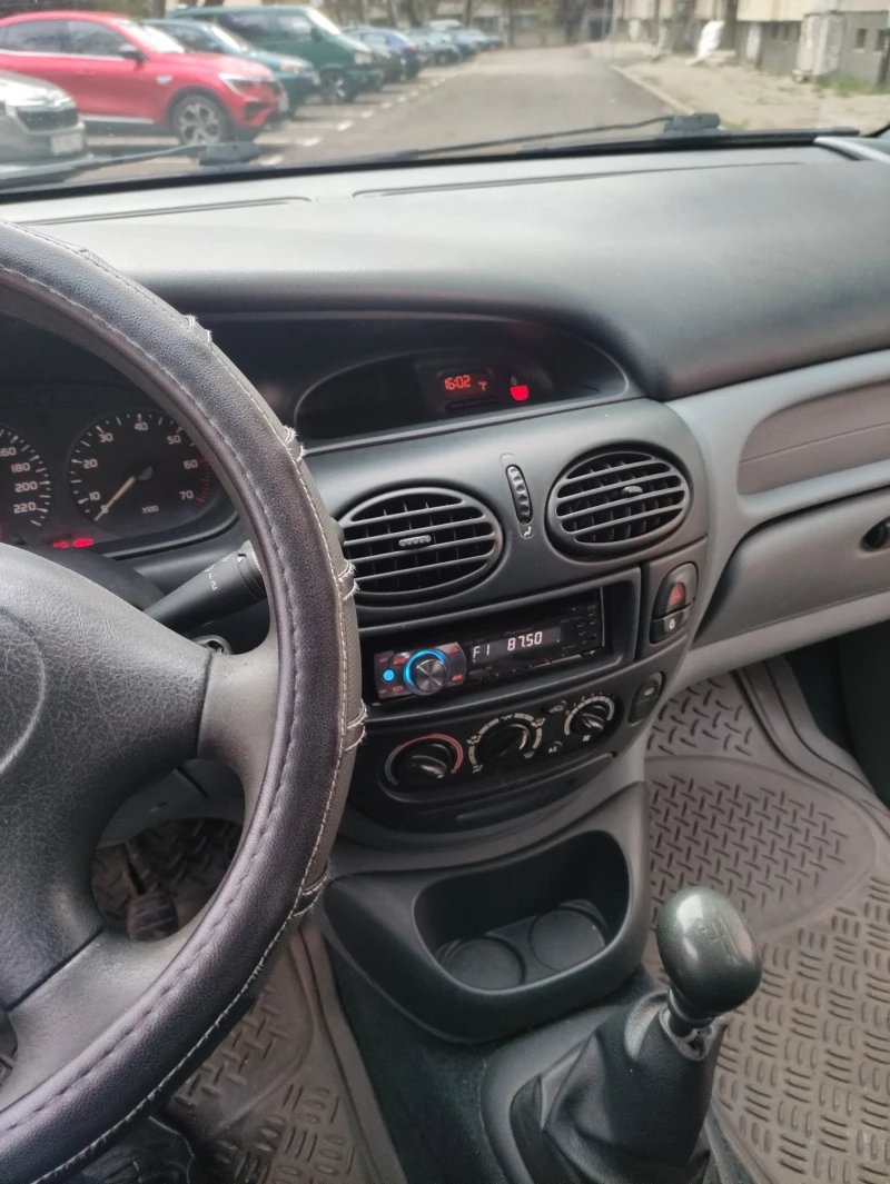 Renault Scenic, снимка 15 - Автомобили и джипове - 52645532