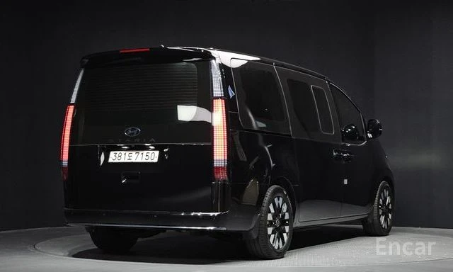 Hyundai Staria L 3.5 LOUNGE* 9 SEATER* MOBILITY* ПАНО* 360* ОБДУХ, снимка 2 - Автомобили и джипове - 54666321