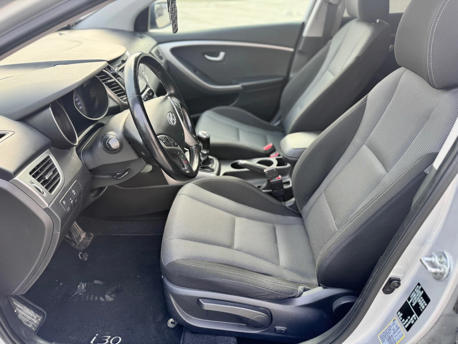 Hyundai I30 1.6crdi lounge eu6 - изображение 9