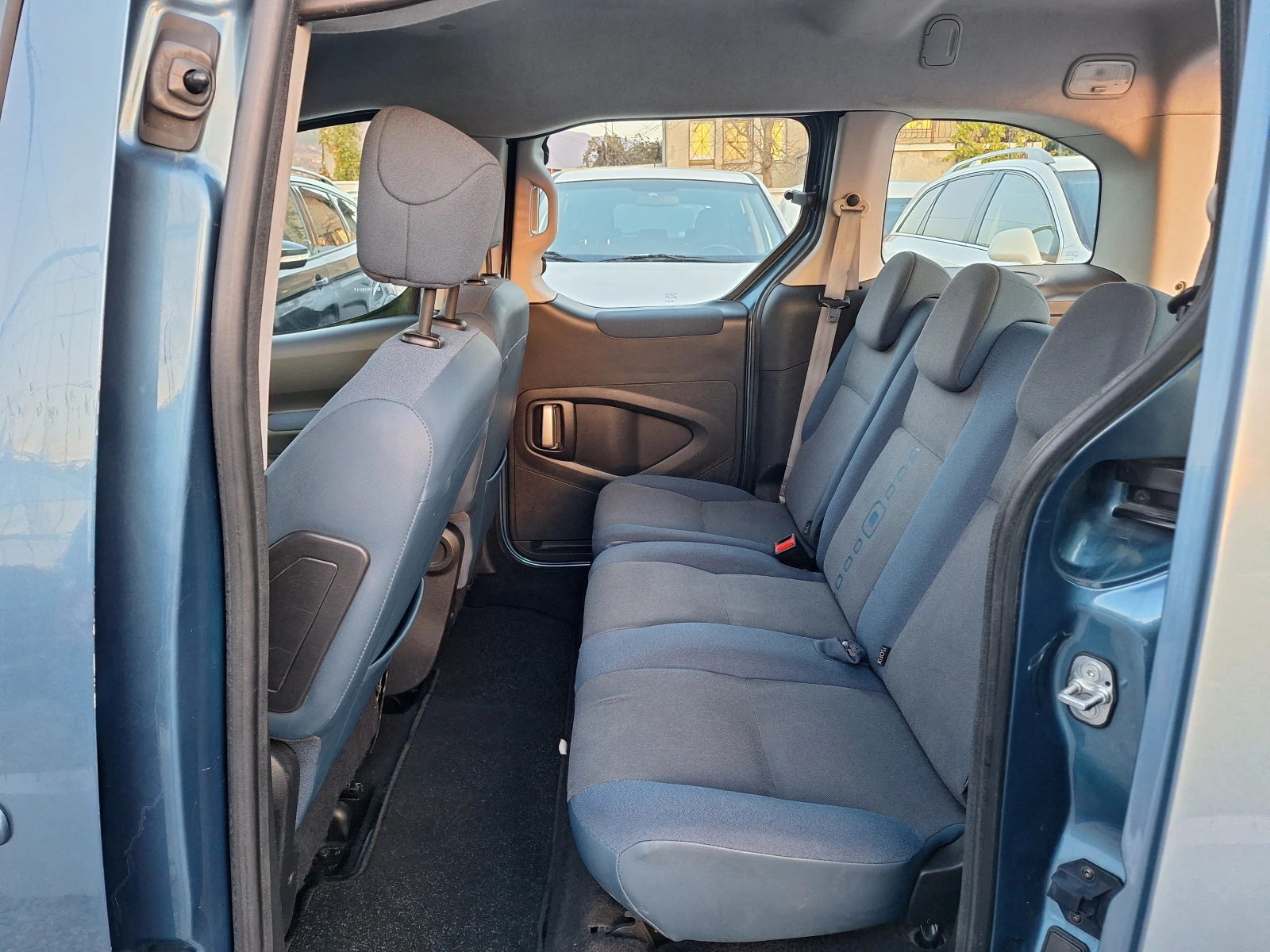 Citroen Berlingo 1.6 HDI 5 МЕСТА - изображение 8