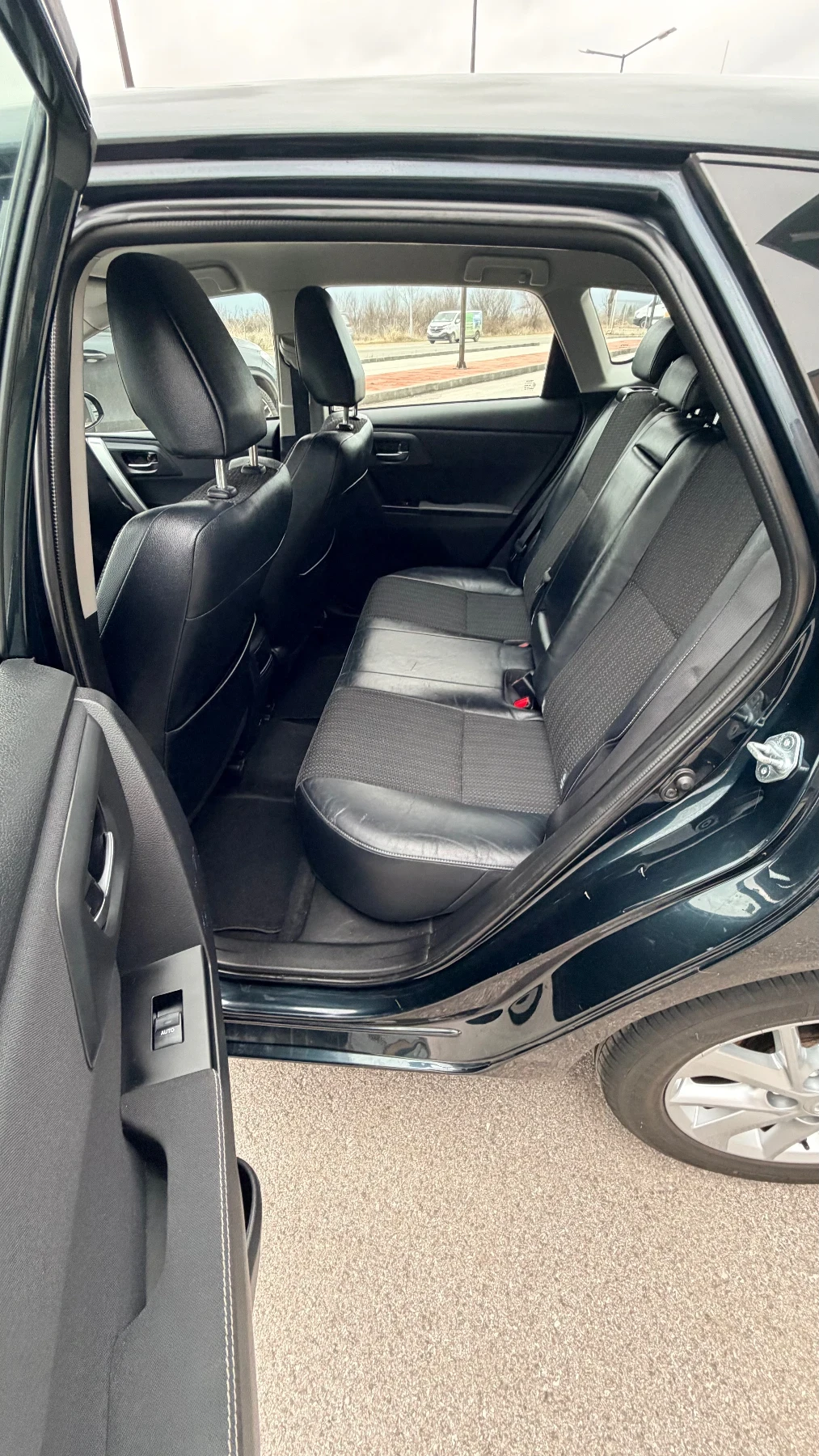 Toyota Auris 2.0D4D-124�.�.;�������;������;Keyless-Go;NAVI; | Mobile.bg � ����������� 11