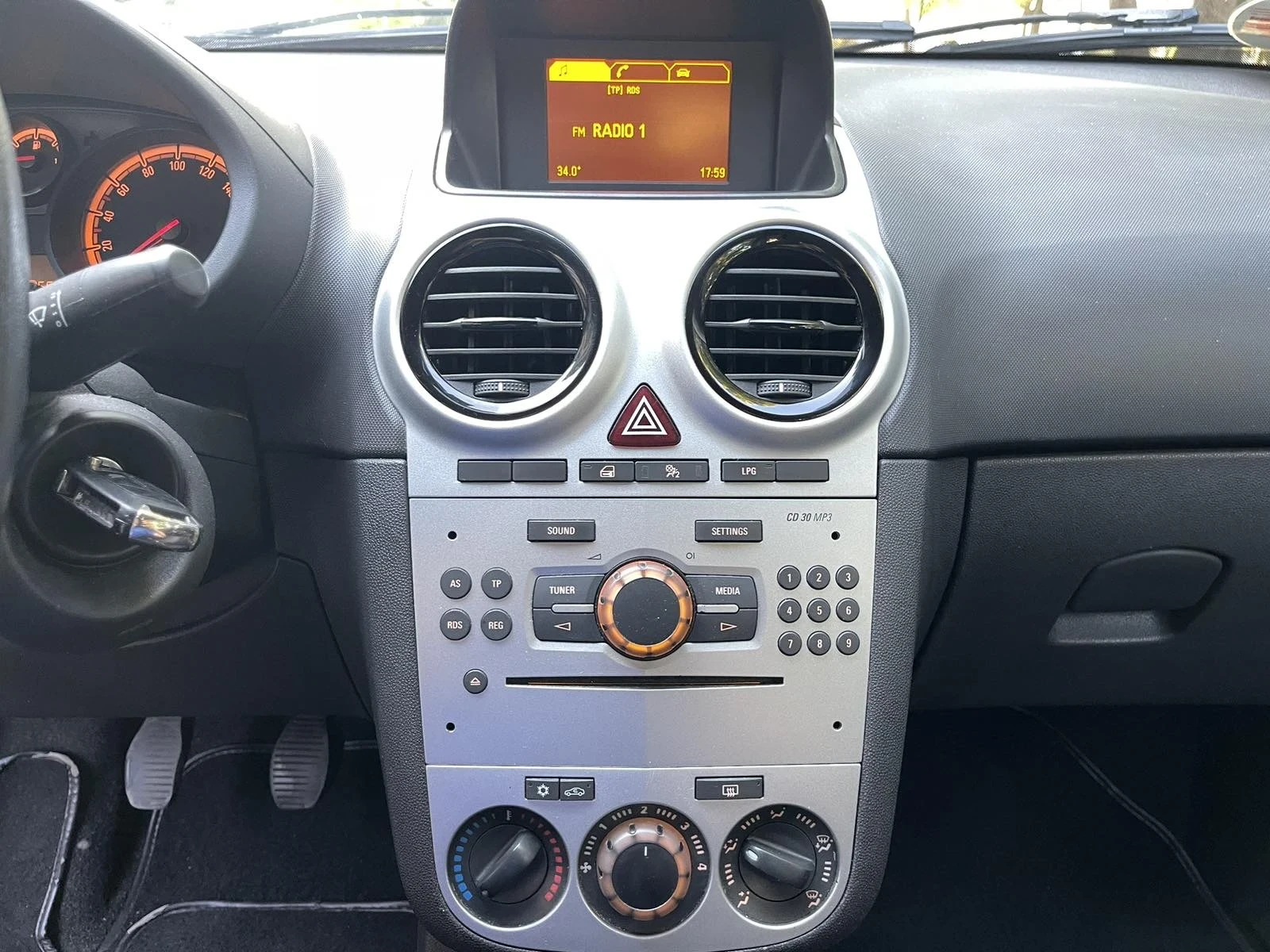 Opel Corsa LPG - изображение 7