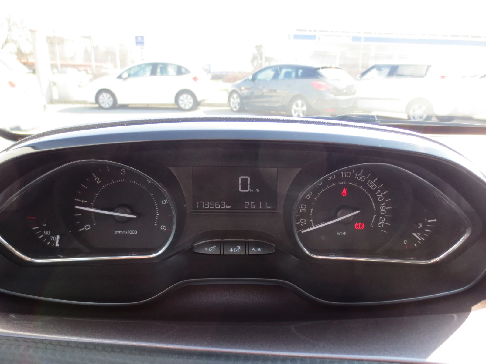 Peugeot 2008 1.6 HDI , снимка 11 - Автомобили и джипове - 53706898