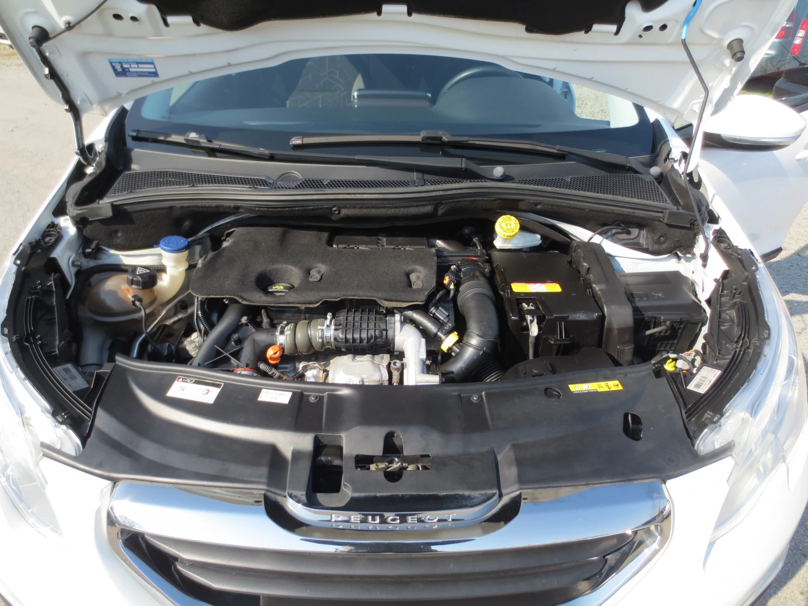 Peugeot 2008 1.6 HDI , снимка 17 - Автомобили и джипове - 53706898