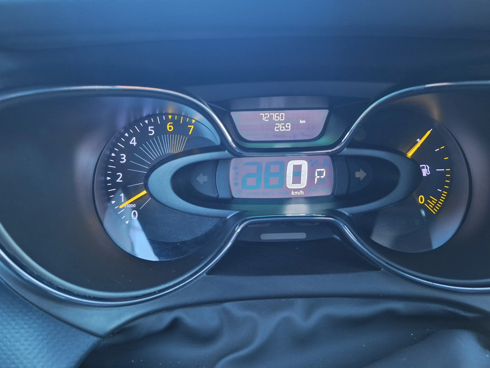 Renault Captur 1.2 TCe, снимка 13 - Автомобили и джипове - 53951835