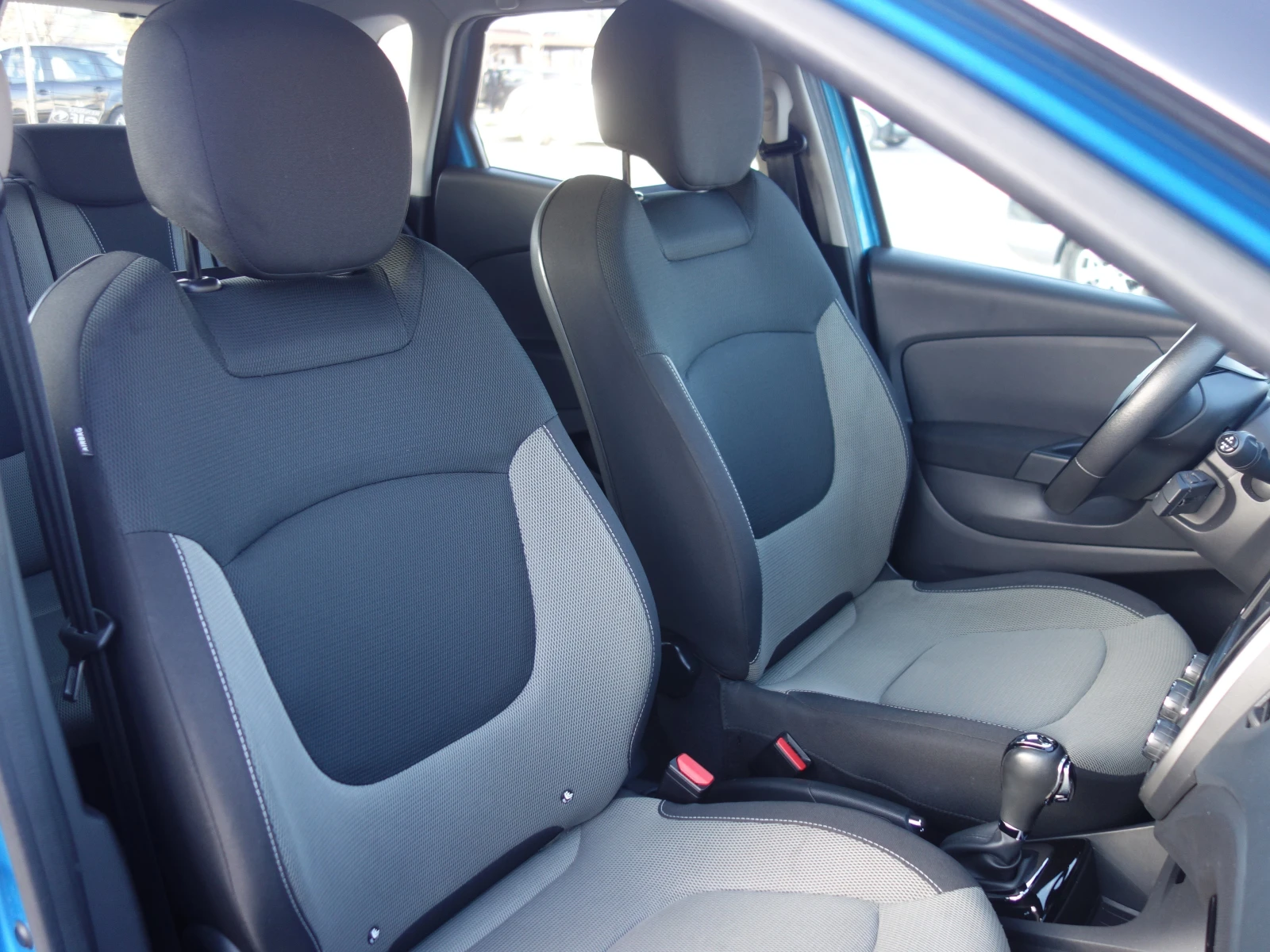 Renault Captur 1.2 TCe, снимка 9 - Автомобили и джипове - 53951835