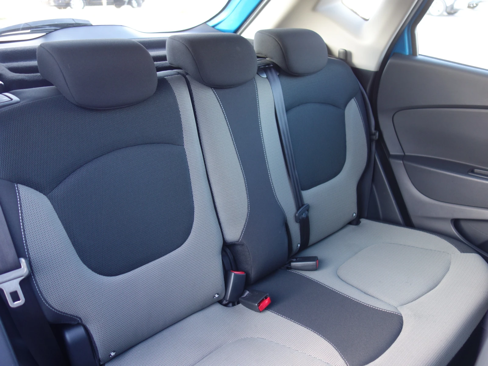 Renault Captur 1.2 TCe, снимка 10 - Автомобили и джипове - 53951835