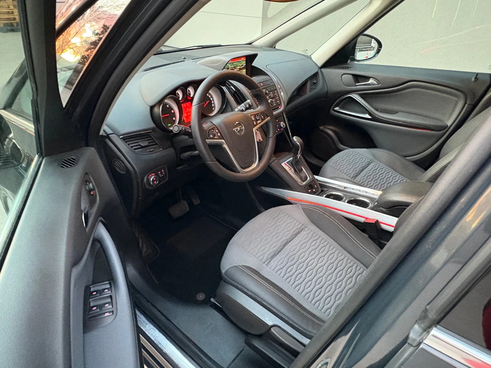 Opel Zafira Tourer Cosmo 2.0 diesel 165kc Automatic, снимка 13 - Автомобили и джипове - 54102707