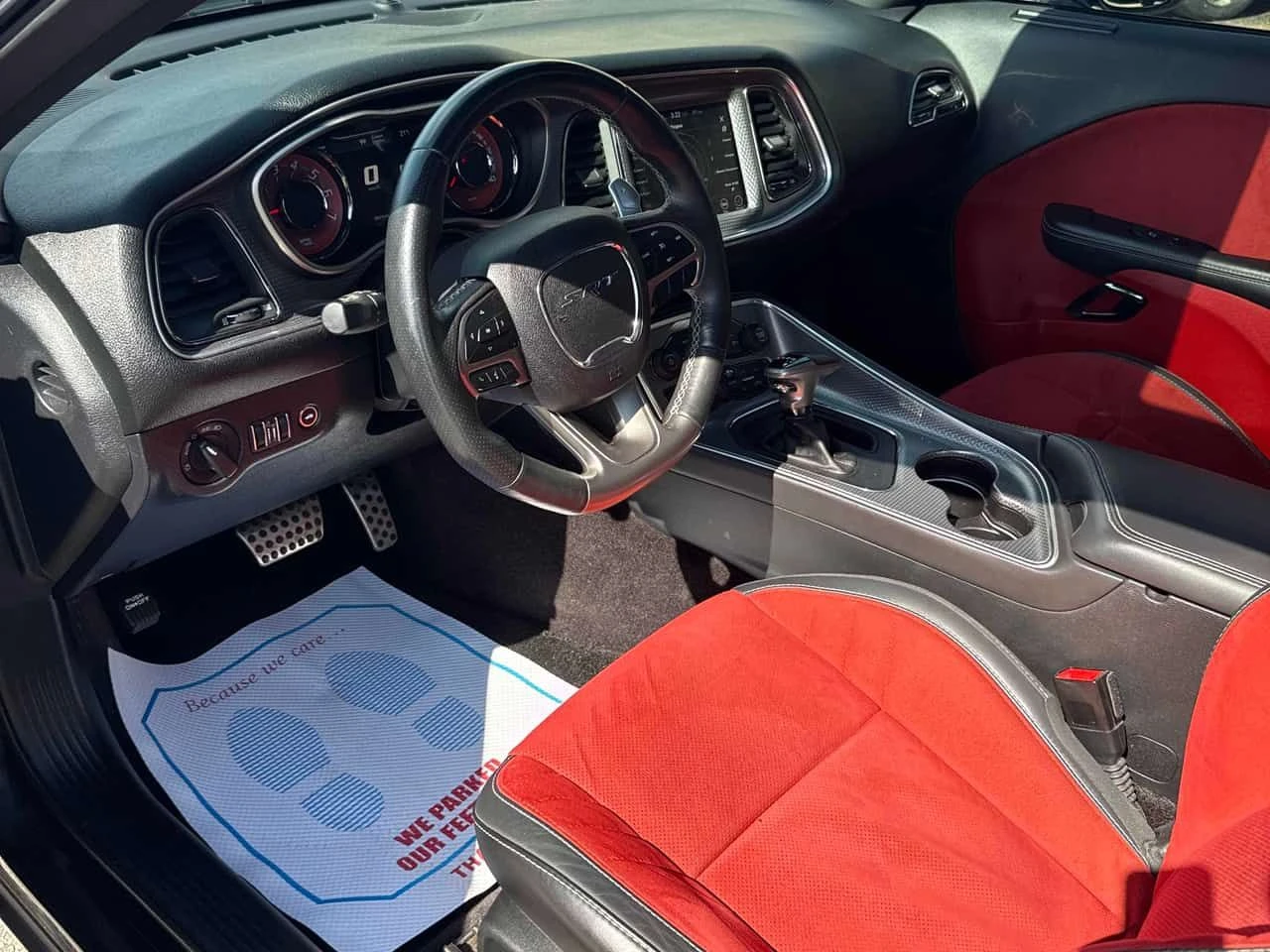 Dodge Challenger  SRT Hellcat / CARFAX /  CAMERA / 6.2 V8, снимка 5 - Автомобили и джипове - 54109502