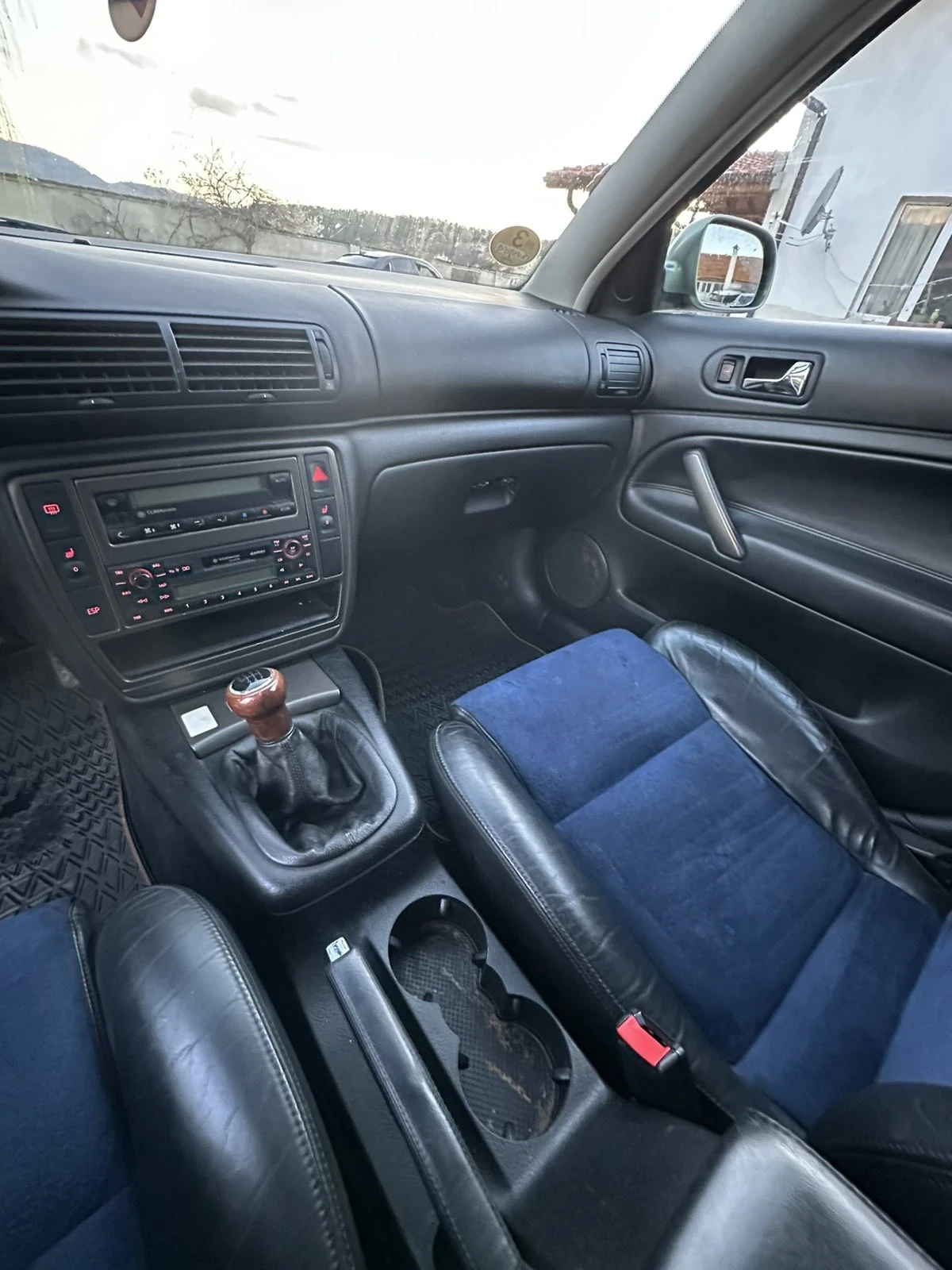 VW Passat 1.9Tdi, снимка 9 - Автомобили и джипове - 54131628