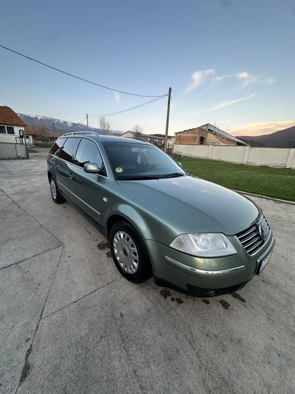 VW Passat 1.9Tdi, снимка 4 - Автомобили и джипове - 54131628