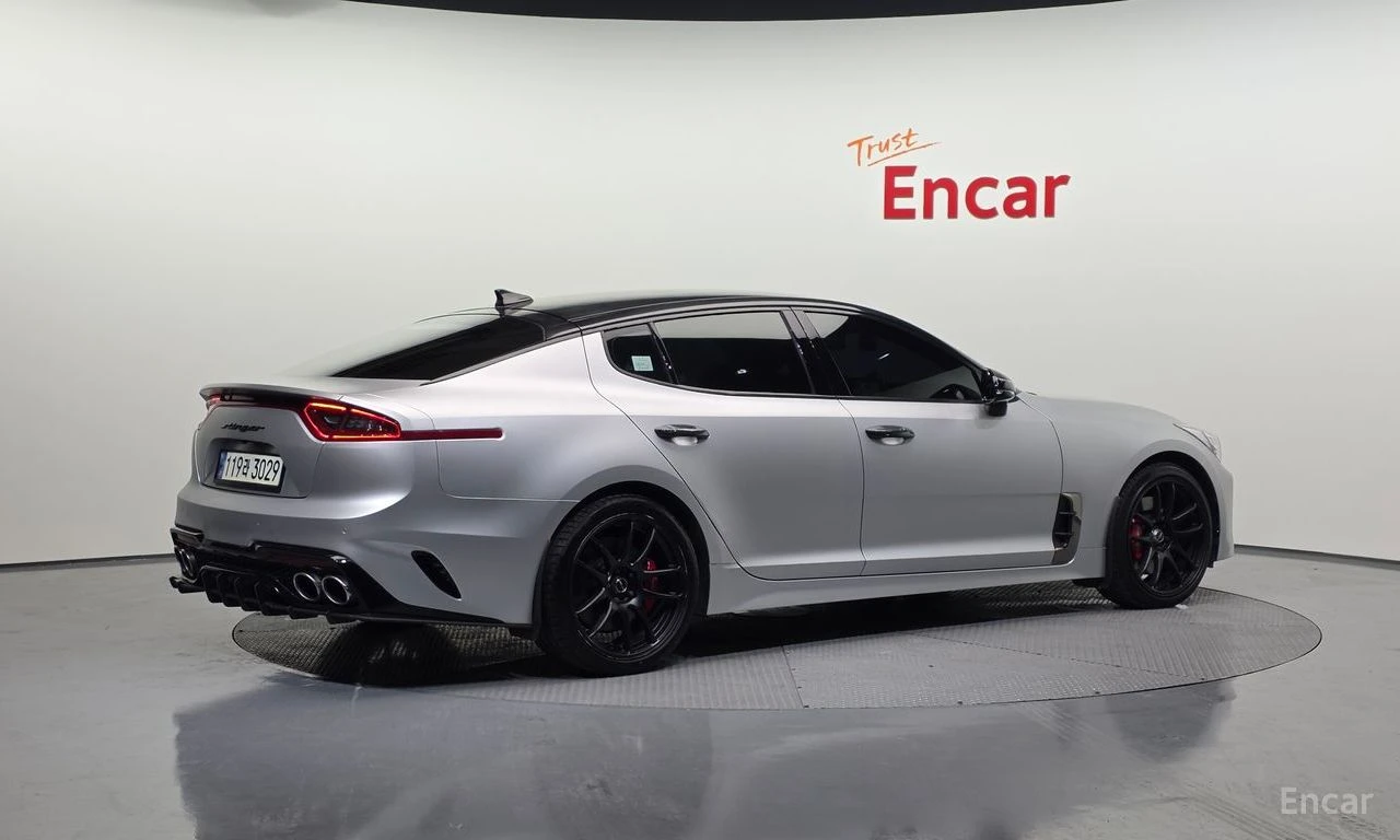 Kia Stinger 3.3* AWD* TURBO* ОБДУХВАНЕ* ХЕДЪП* LANE* ASSIST* B, снимка 2 - Автомобили и джипове - 54576408