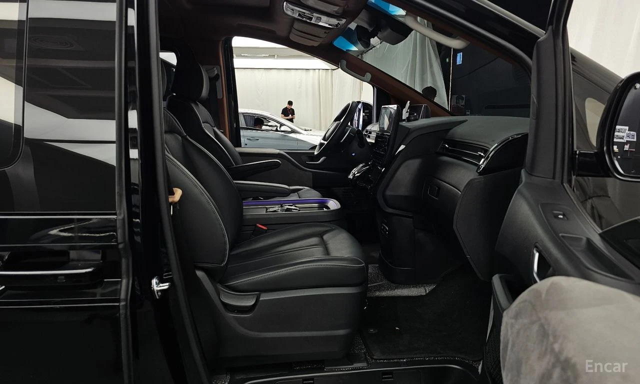 Hyundai Staria L 3.5 LOUNGE* 9 SEATER* MOBILITY* ПАНО* 360* ОБДУХ, снимка 10 - Автомобили и джипове - 54666321