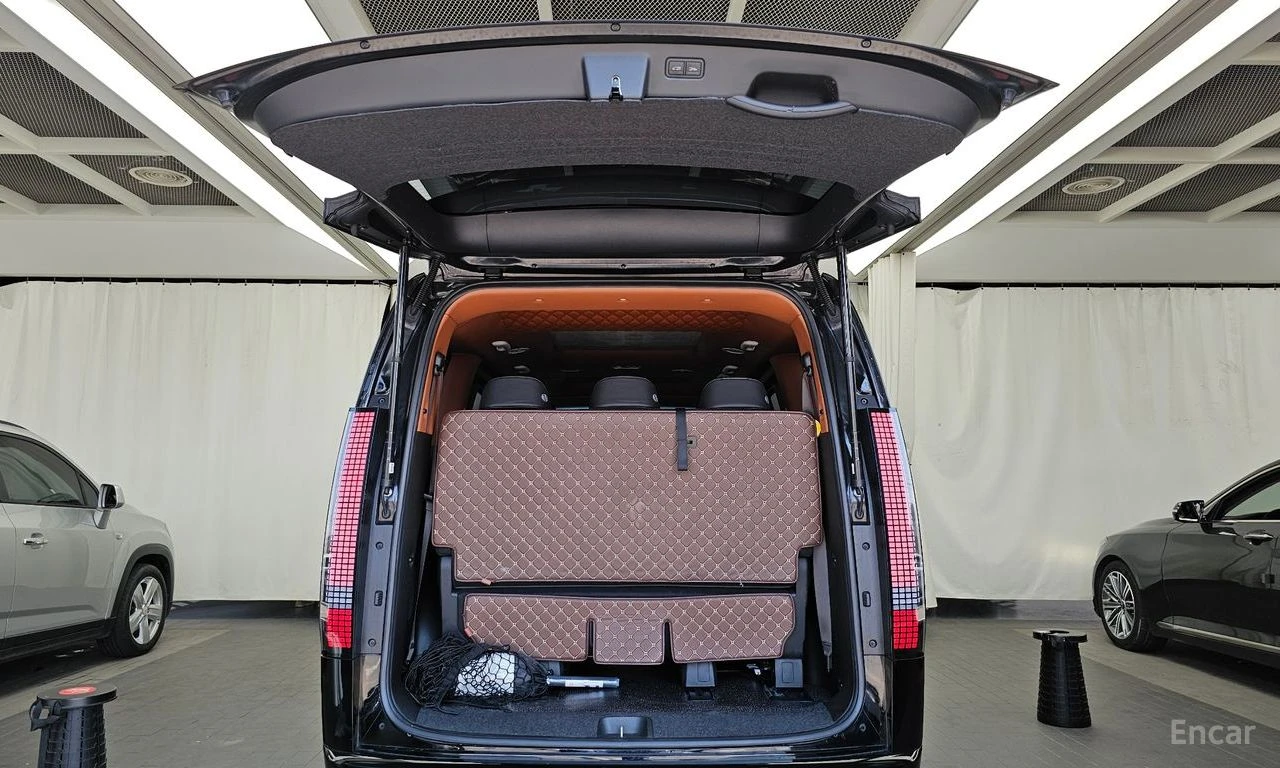 Hyundai Staria L 3.5 LOUNGE* 9 SEATER* MOBILITY* ПАНО* 360* ОБДУХ, снимка 17 - Автомобили и джипове - 54666321